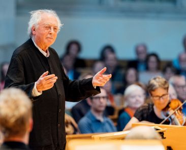 Konzert der Dresdner Musikfestspiele mit dem Collegium Vocale Gent unter Dirigent Philippe Herreweghe am 07.06.2024 in der Frauenkirche . Foto: Oliver Killig